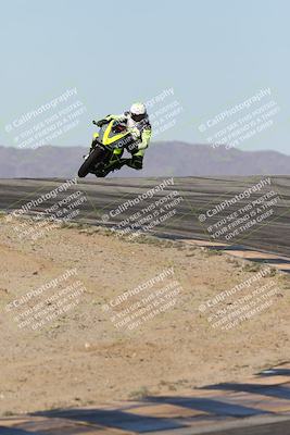 media/Dec-01-2025-Moto Forza (Mon) [[2daa91e15f]]/2-Intermediate Group/Session 2 (Turns 9 and 10)/